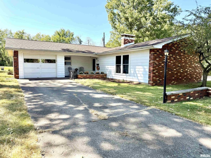 602 CEDAR Lane, Marion, Illinois 62959, 3 Bedrooms Bedrooms, 0 ,2 BathroomsBathrooms,Residential,For Sale,CEDAR,0,RMAEB459653