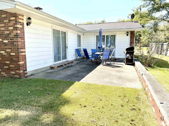 602 CEDAR Lane, Marion, Illinois 62959, 3 Bedrooms Bedrooms, 0 ,2 BathroomsBathrooms,Residential,For Sale,CEDAR,0,RMAEB459653