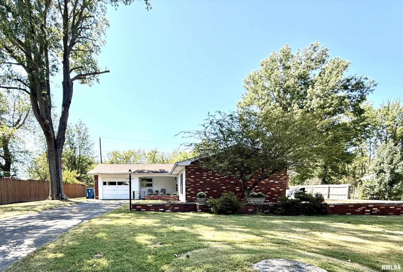 602 CEDAR Lane, Marion, Illinois 62959, 3 Bedrooms Bedrooms, 0 ,2 BathroomsBathrooms,Residential,For Sale,CEDAR,0,RMAEB459653