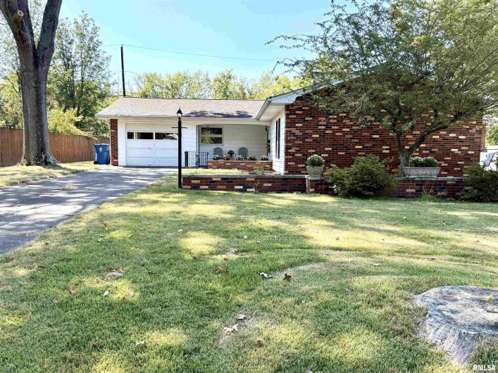 602 CEDAR Lane, Marion, Illinois 62959, 3 Bedrooms Bedrooms, 0 ,2 BathroomsBathrooms,Residential,For Sale,CEDAR,0,RMAEB459653