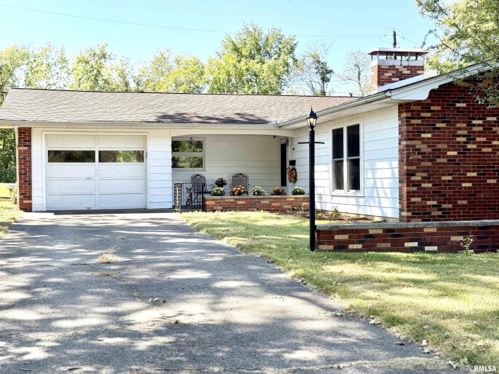 602 CEDAR Lane, Marion, Illinois 62959, 3 Bedrooms Bedrooms, 0 ,2 BathroomsBathrooms,Residential,For Sale,CEDAR,0,RMAEB459653