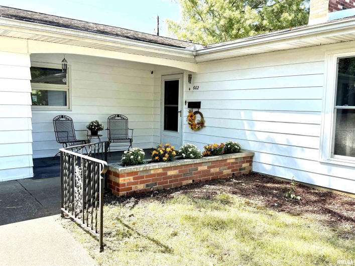 602 CEDAR Lane, Marion, Illinois 62959, 3 Bedrooms Bedrooms, 0 ,2 BathroomsBathrooms,Residential,For Sale,CEDAR,0,RMAEB459653