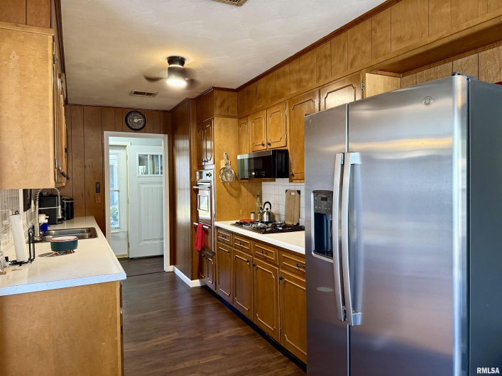 602 CEDAR Lane, Marion, Illinois 62959, 3 Bedrooms Bedrooms, 0 ,2 BathroomsBathrooms,Residential,For Sale,CEDAR,0,RMAEB459653