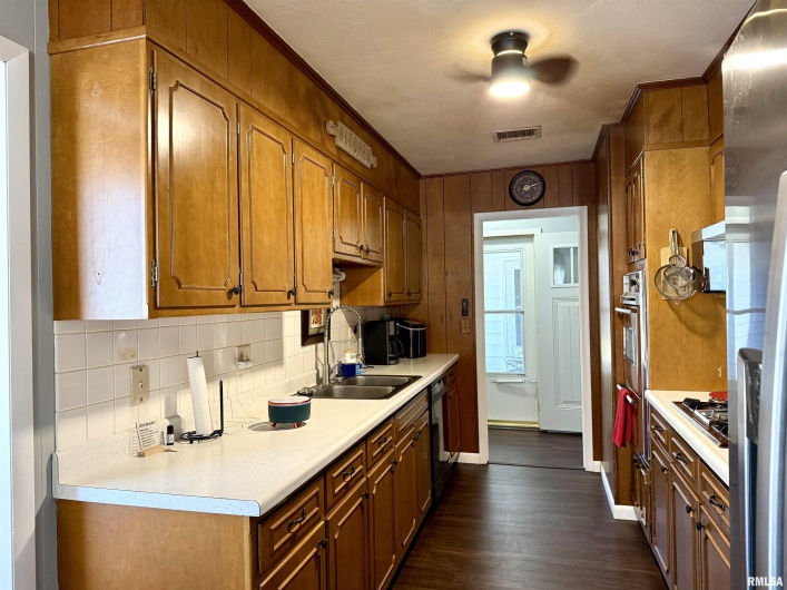 602 CEDAR Lane, Marion, Illinois 62959, 3 Bedrooms Bedrooms, 0 ,2 BathroomsBathrooms,Residential,For Sale,CEDAR,0,RMAEB459653