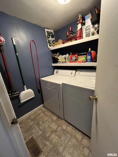 421 21ST Street, Herrin, Illinois 62948, 2 Bedrooms Bedrooms, 0 ,1 BathroomBathrooms,Residential,For Sale,21ST,0,RMAQC4267192