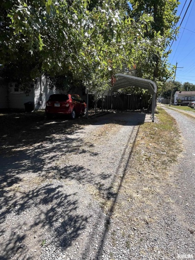 421 21ST Street, Herrin, Illinois 62948, 2 Bedrooms Bedrooms, 0 ,1 BathroomBathrooms,Residential,For Sale,21ST,0,RMAQC4267192