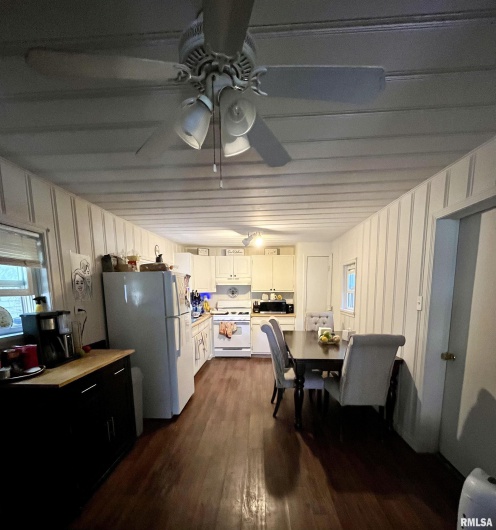 421 21ST Street, Herrin, Illinois 62948, 2 Bedrooms Bedrooms, 0 ,1 BathroomBathrooms,Residential,For Sale,21ST,0,RMAQC4267192