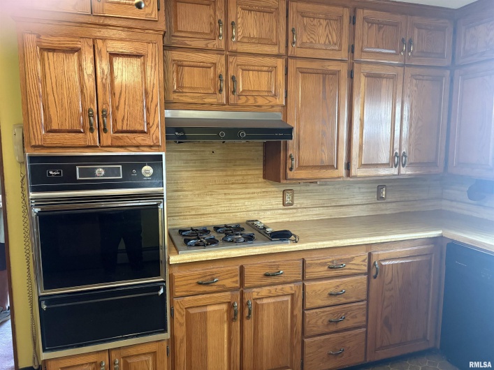 604 20TH Street, Murphysboro, Illinois 62966, 4 Bedrooms Bedrooms, 0 ,1 BathroomBathrooms,Residential,For Sale,20TH,0,RMAEB459657