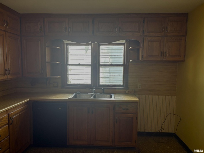 604 20TH Street, Murphysboro, Illinois 62966, 4 Bedrooms Bedrooms, 0 ,1 BathroomBathrooms,Residential,For Sale,20TH,0,RMAEB459657