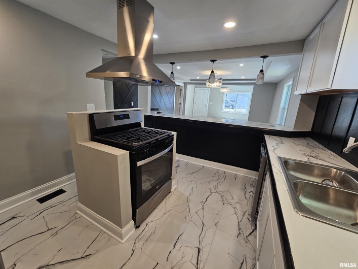 309 11TH Street, Metropolis, Illinois 62960, 3 Bedrooms Bedrooms, 0 ,3 BathroomsBathrooms,Residential,For Sale,11TH,0,RMAEB459658