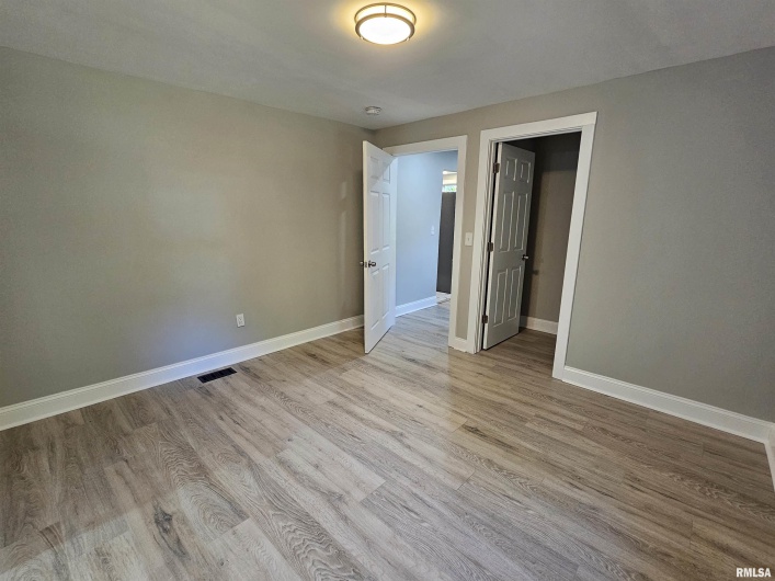 309 11TH Street, Metropolis, Illinois 62960, 3 Bedrooms Bedrooms, 0 ,3 BathroomsBathrooms,Residential,For Sale,11TH,0,RMAEB459658