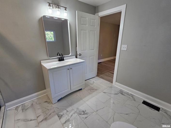 309 11TH Street, Metropolis, Illinois 62960, 3 Bedrooms Bedrooms, 0 ,3 BathroomsBathrooms,Residential,For Sale,11TH,0,RMAEB459658