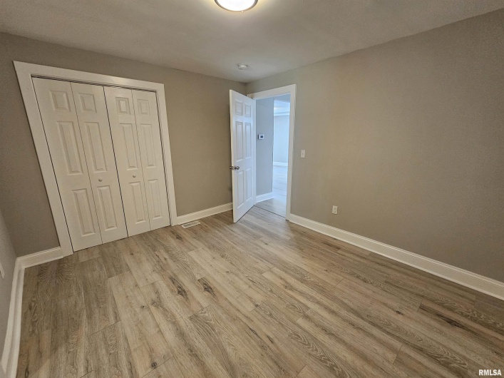 309 11TH Street, Metropolis, Illinois 62960, 3 Bedrooms Bedrooms, 0 ,3 BathroomsBathrooms,Residential,For Sale,11TH,0,RMAEB459658