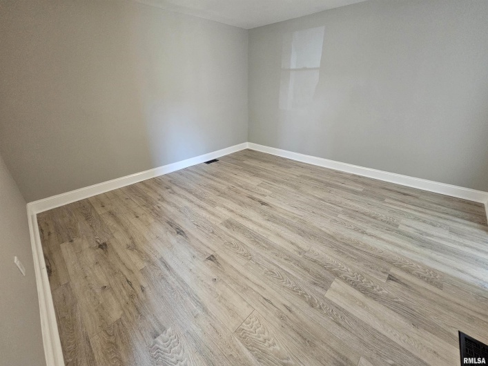 309 11TH Street, Metropolis, Illinois 62960, 3 Bedrooms Bedrooms, 0 ,3 BathroomsBathrooms,Residential,For Sale,11TH,0,RMAEB459658