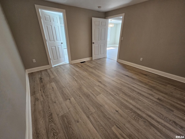 309 11TH Street, Metropolis, Illinois 62960, 3 Bedrooms Bedrooms, 0 ,3 BathroomsBathrooms,Residential,For Sale,11TH,0,RMAEB459658
