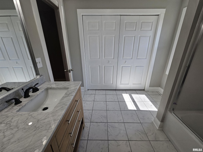 309 11TH Street, Metropolis, Illinois 62960, 3 Bedrooms Bedrooms, 0 ,3 BathroomsBathrooms,Residential,For Sale,11TH,0,RMAEB459658