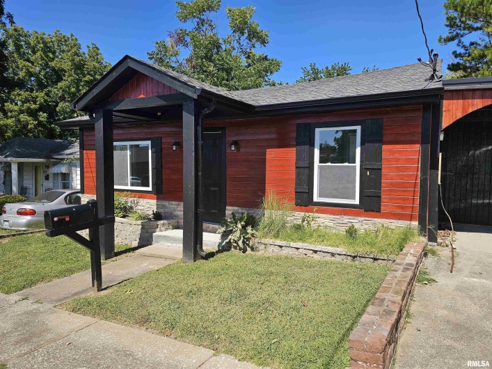 309 11TH Street, Metropolis, Illinois 62960, 3 Bedrooms Bedrooms, 0 ,3 BathroomsBathrooms,Residential,For Sale,11TH,0,RMAEB459658