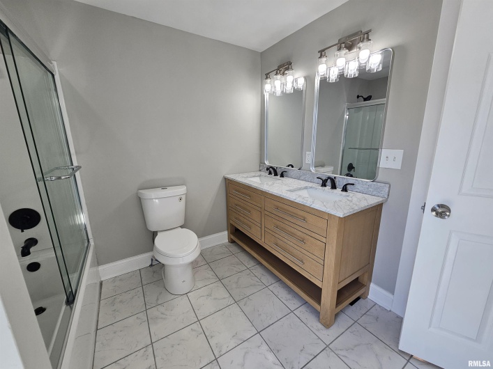 309 11TH Street, Metropolis, Illinois 62960, 3 Bedrooms Bedrooms, 0 ,3 BathroomsBathrooms,Residential,For Sale,11TH,0,RMAEB459658