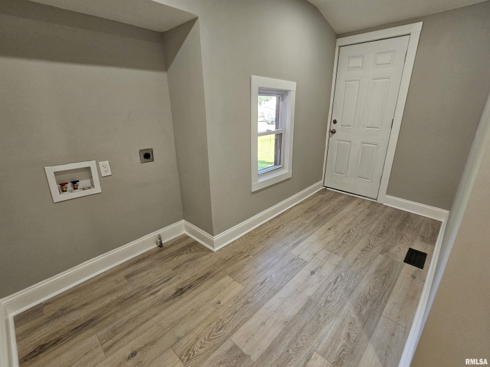309 11TH Street, Metropolis, Illinois 62960, 3 Bedrooms Bedrooms, 0 ,3 BathroomsBathrooms,Residential,For Sale,11TH,0,RMAEB459658
