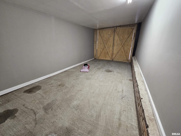 309 11TH Street, Metropolis, Illinois 62960, 3 Bedrooms Bedrooms, 0 ,3 BathroomsBathrooms,Residential,For Sale,11TH,0,RMAEB459658