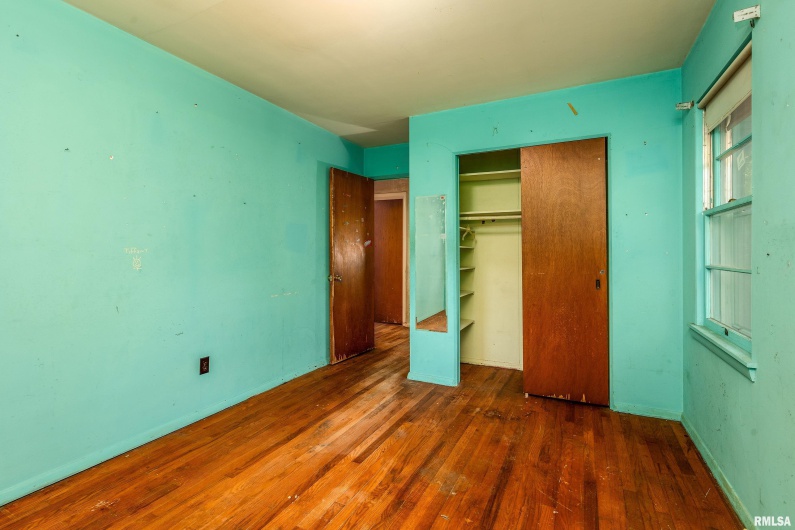 813 SKYLINE Drive, Carbondale, Illinois 62901, 4 Bedrooms Bedrooms, 0 ,1 BathroomBathrooms,Residential,For Sale,SKYLINE,0,RMAEB459659
