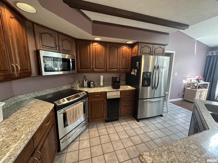 2381 LOGAN Street, Murphysboro, Illinois 62966, 4 Bedrooms Bedrooms, 0 ,3 BathroomsBathrooms,Residential,For Sale,LOGAN,0,RMAEB459660