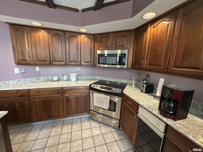 2381 LOGAN Street, Murphysboro, Illinois 62966, 4 Bedrooms Bedrooms, 0 ,3 BathroomsBathrooms,Residential,For Sale,LOGAN,0,RMAEB459660