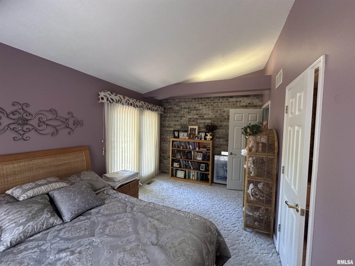2381 LOGAN Street, Murphysboro, Illinois 62966, 4 Bedrooms Bedrooms, 0 ,3 BathroomsBathrooms,Residential,For Sale,LOGAN,0,RMAEB459660