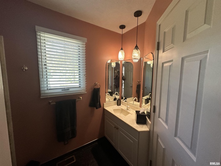 2381 LOGAN Street, Murphysboro, Illinois 62966, 4 Bedrooms Bedrooms, 0 ,3 BathroomsBathrooms,Residential,For Sale,LOGAN,0,RMAEB459660