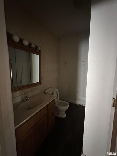 406 JEFFERSON Street, Marion, Illinois 62959, 2 Bedrooms Bedrooms, 0 ,1 BathroomBathrooms,Residential,For Sale,JEFFERSON,0,RMAEB459661