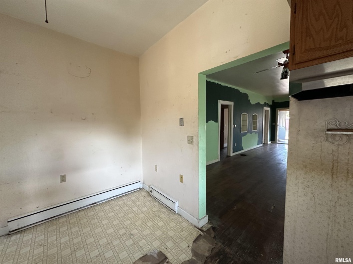 406 JEFFERSON Street, Marion, Illinois 62959, 2 Bedrooms Bedrooms, 0 ,1 BathroomBathrooms,Residential,For Sale,JEFFERSON,0,RMAEB459661