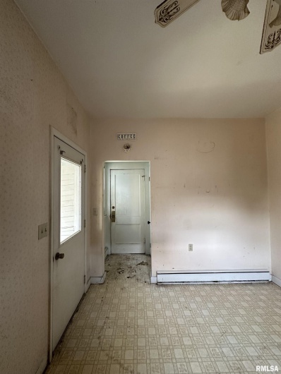 406 JEFFERSON Street, Marion, Illinois 62959, 2 Bedrooms Bedrooms, 0 ,1 BathroomBathrooms,Residential,For Sale,JEFFERSON,0,RMAEB459661