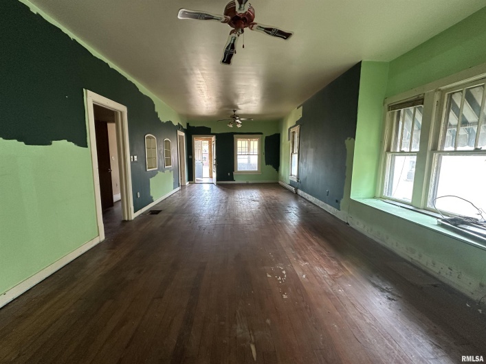 406 JEFFERSON Street, Marion, Illinois 62959, 2 Bedrooms Bedrooms, 0 ,1 BathroomBathrooms,Residential,For Sale,JEFFERSON,0,RMAEB459661