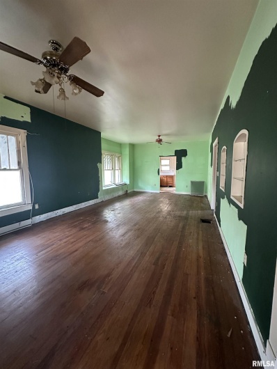 406 JEFFERSON Street, Marion, Illinois 62959, 2 Bedrooms Bedrooms, 0 ,1 BathroomBathrooms,Residential,For Sale,JEFFERSON,0,RMAEB459661