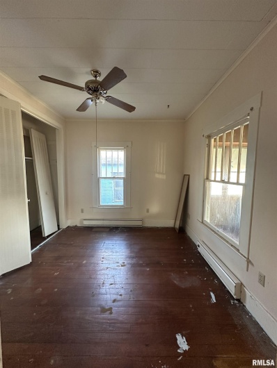 406 JEFFERSON Street, Marion, Illinois 62959, 2 Bedrooms Bedrooms, 0 ,1 BathroomBathrooms,Residential,For Sale,JEFFERSON,0,RMAEB459661