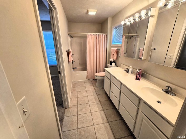 108 CHASE Lane, Marion, Illinois 62959, 3 Bedrooms Bedrooms, 0 ,2 BathroomsBathrooms,Residential,For Sale,CHASE,0,RMAQC4267225