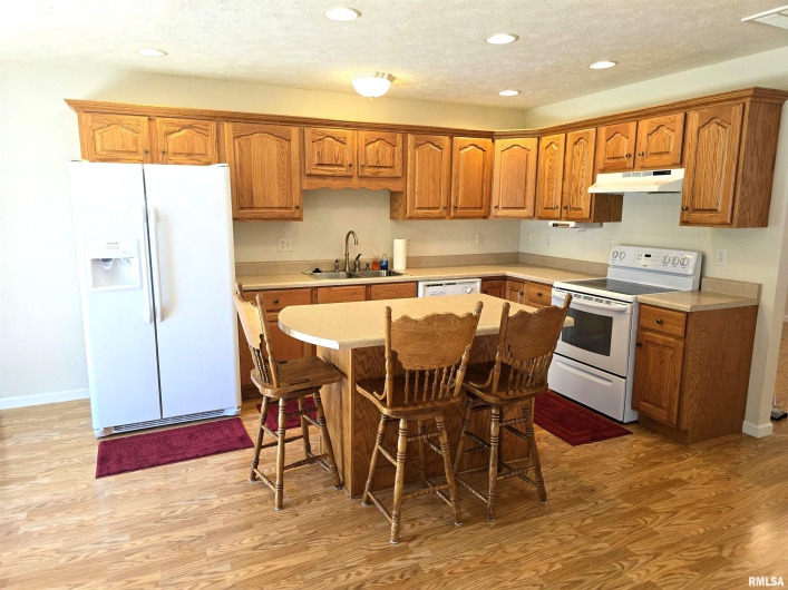 108 CHASE Lane, Marion, Illinois 62959, 3 Bedrooms Bedrooms, 0 ,2 BathroomsBathrooms,Residential,For Sale,CHASE,0,RMAQC4267225