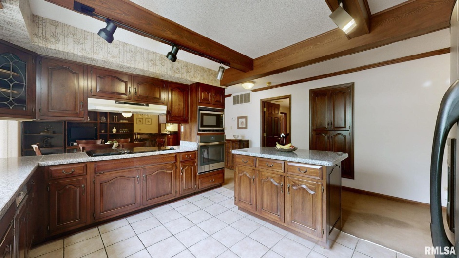 5082 POPLAR Lane, Metropolis, Illinois 62960, 5 Bedrooms Bedrooms, 0 ,4 BathroomsBathrooms,Residential,For Sale,POPLAR,0,RMAEB459669
