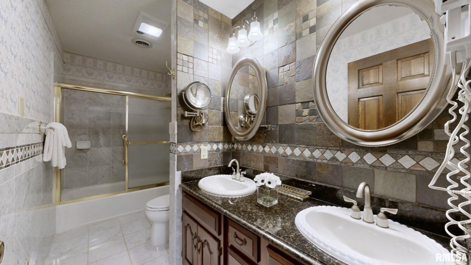 5082 POPLAR Lane, Metropolis, Illinois 62960, 5 Bedrooms Bedrooms, 0 ,4 BathroomsBathrooms,Residential,For Sale,POPLAR,0,RMAEB459669