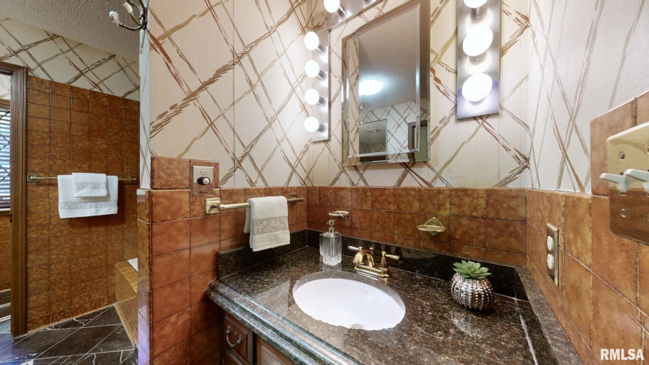 5082 POPLAR Lane, Metropolis, Illinois 62960, 5 Bedrooms Bedrooms, 0 ,4 BathroomsBathrooms,Residential,For Sale,POPLAR,0,RMAEB459669
