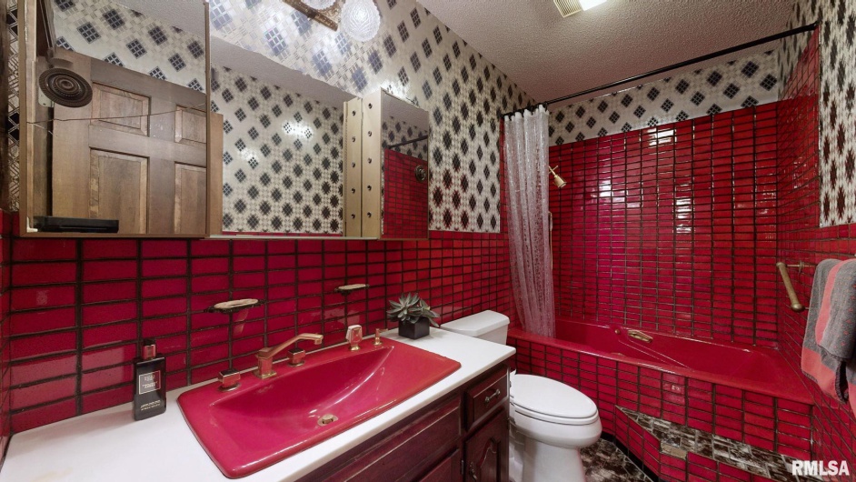 5082 POPLAR Lane, Metropolis, Illinois 62960, 5 Bedrooms Bedrooms, 0 ,4 BathroomsBathrooms,Residential,For Sale,POPLAR,0,RMAEB459669