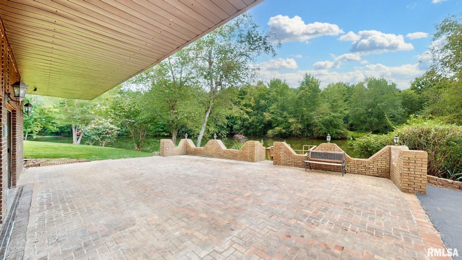 5082 POPLAR Lane, Metropolis, Illinois 62960, 5 Bedrooms Bedrooms, 0 ,4 BathroomsBathrooms,Residential,For Sale,POPLAR,0,RMAEB459669