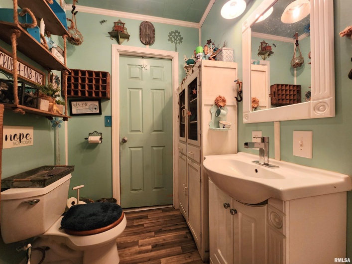 413 8TH Street, Herrin, Illinois 62948-3306, 3 Bedrooms Bedrooms, 0 ,1 BathroomBathrooms,Residential,For Sale,8TH,0,RMAEB459670