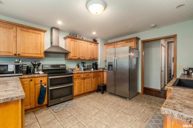 186 Bonnie Brae Road, Carbondale, Illinois 62901, 4 Bedrooms Bedrooms, 0 ,3 BathroomsBathrooms,Residential,For Sale,Bonnie Brae,0,RMAEB459672