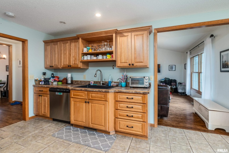 186 Bonnie Brae Road, Carbondale, Illinois 62901, 4 Bedrooms Bedrooms, 0 ,3 BathroomsBathrooms,Residential,For Sale,Bonnie Brae,0,RMAEB459672