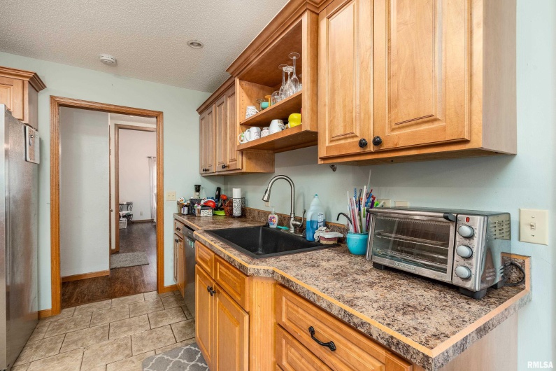 186 Bonnie Brae Road, Carbondale, Illinois 62901, 4 Bedrooms Bedrooms, 0 ,3 BathroomsBathrooms,Residential,For Sale,Bonnie Brae,0,RMAEB459672