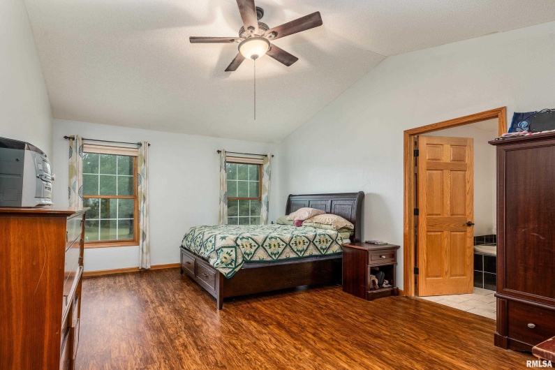 186 Bonnie Brae Road, Carbondale, Illinois 62901, 4 Bedrooms Bedrooms, 0 ,3 BathroomsBathrooms,Residential,For Sale,Bonnie Brae,0,RMAEB459672