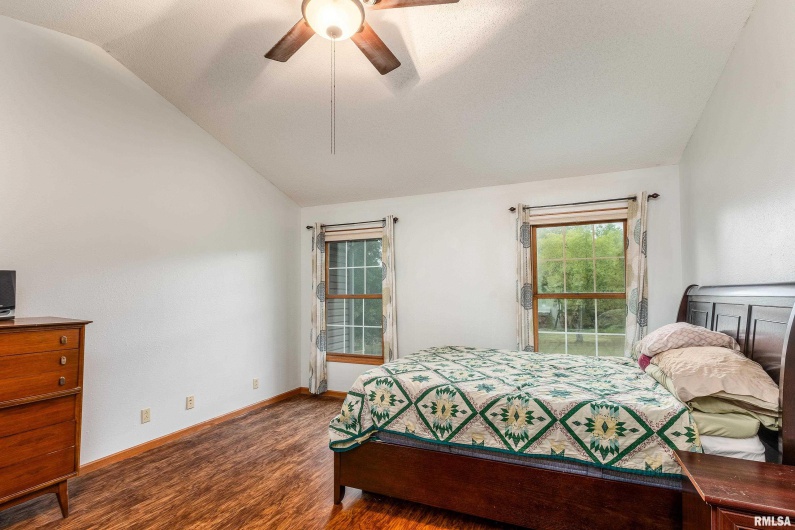 186 Bonnie Brae Road, Carbondale, Illinois 62901, 4 Bedrooms Bedrooms, 0 ,3 BathroomsBathrooms,Residential,For Sale,Bonnie Brae,0,RMAEB459672