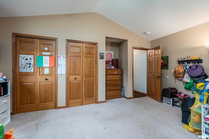 186 Bonnie Brae Road, Carbondale, Illinois 62901, 4 Bedrooms Bedrooms, 0 ,3 BathroomsBathrooms,Residential,For Sale,Bonnie Brae,0,RMAEB459672