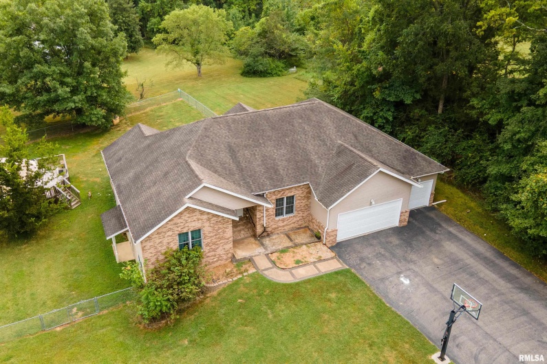 186 Bonnie Brae Road, Carbondale, Illinois 62901, 4 Bedrooms Bedrooms, 0 ,3 BathroomsBathrooms,Residential,For Sale,Bonnie Brae,0,RMAEB459672